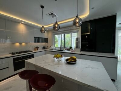 Large Spacious Kitchen