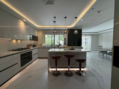 Large Spacious Kitchen