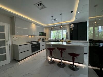 Large Spacious Kitchen